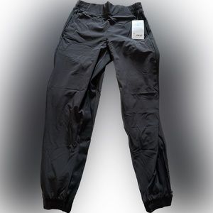 Athleta NWT size 6 Brooklyn  jogger